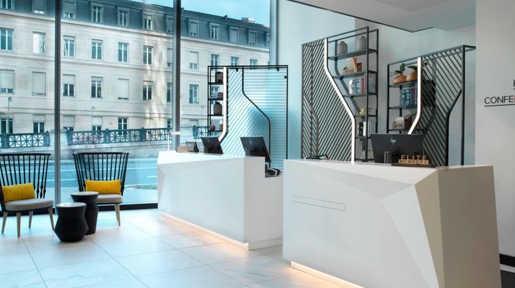 Courtyard Paris Gare de Lyon Lobby
