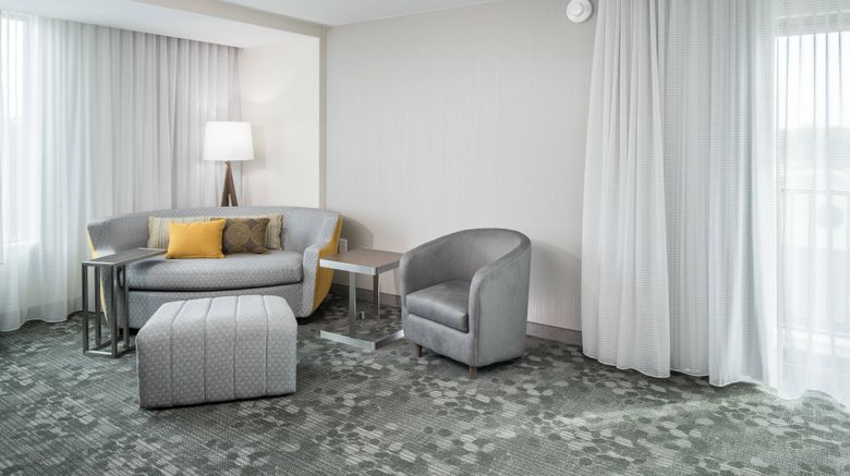 <b>Courtyard by Marriott Hilton Head Island Suite</b>. Images powered by <a href="https://www.leonardoworldwide.com/" title="Leonardo Worldwide" target="_blank">Leonardo</a>.
