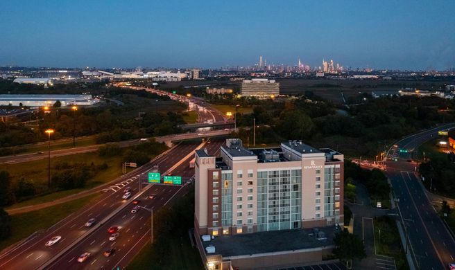 Renaissance Meadowlands Hotel Exterior
