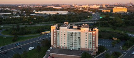 Renaissance Meadowlands Hotel Exterior