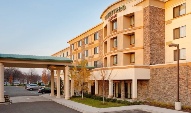 Courtyard by Marriott Paramus Exterior