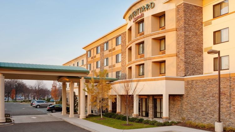 Courtyard by Marriott Paramus Exterior