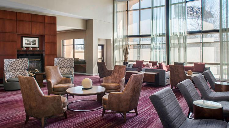 Courtyard by Marriott Newark Elizabeth Lobby