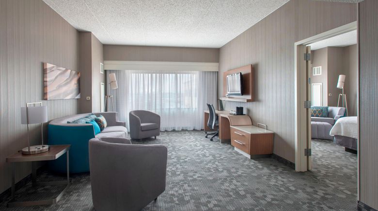 <b>Courtyard by Marriott Newark Elizabeth Room</b>. Images powered by <a href="https://www.leonardoworldwide.com/" title="Leonardo Worldwide" target="_blank">Leonardo</a>.
