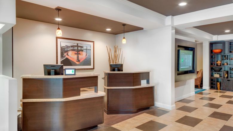 <b>Courtyard Portsmouth Marriott Lobby</b>. Images powered by <a href="https://www.leonardoworldwide.com/" title="Leonardo Worldwide" target="_blank">Leonardo</a>.
