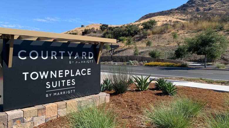 Courtyard Thousand Oaks Agoura Hills Exterior. Images powered by <a href="https://www.leonardoworldwide.com" target="_blank" rel="noopener">Leonardo</a>.