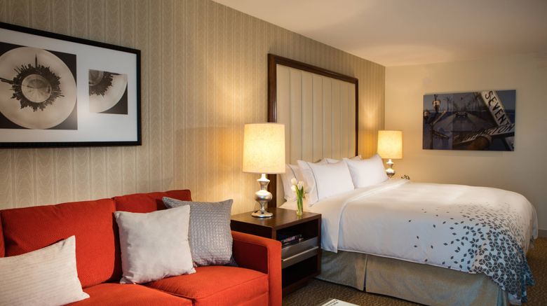 <b>Renaissance Newark Airport Hotel Room</b>. Images powered by <a href="https://www.leonardoworldwide.com/" title="Leonardo Worldwide" target="_blank">Leonardo</a>.