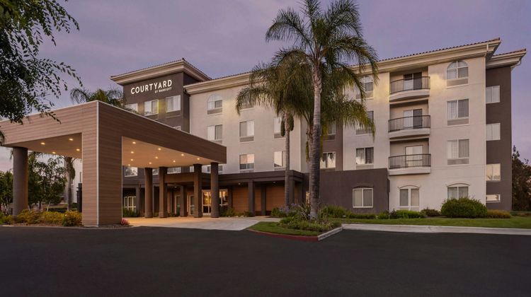 Courtyard Ventura Simi Valley Exterior