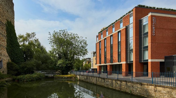 Courtyard by Marriott Oxford City Centre Exterior