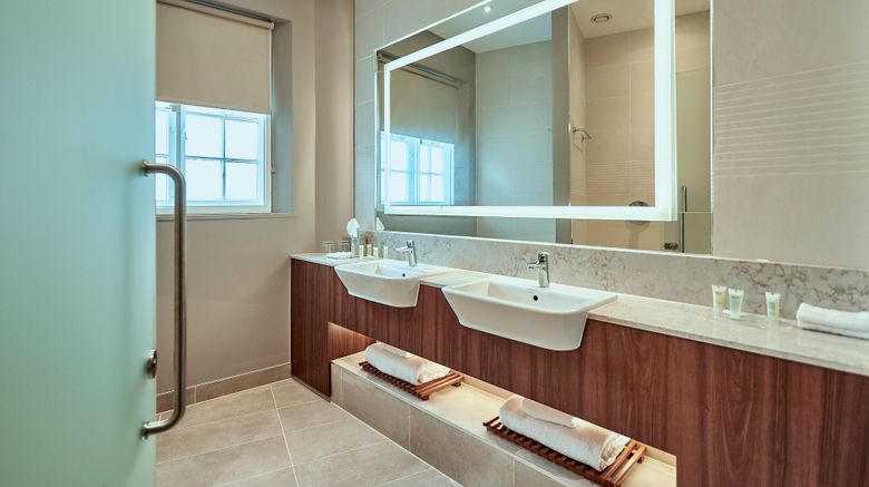 <b>Courtyard by Marriott Oxford City Centre Room</b>. Images powered by <a href="https://www.leonardoworldwide.com/" title="Leonardo Worldwide" target="_blank">Leonardo</a>.