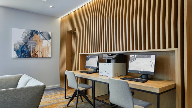 <b>Courtyard by Marriott Oxford City Centre Meeting</b>. Images powered by <a href="https://www.leonardoworldwide.com/" title="Leonardo Worldwide" target="_blank">Leonardo</a>.