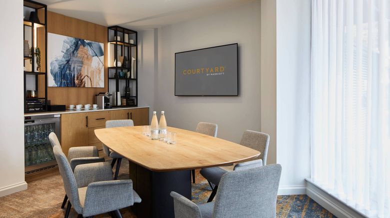 <b>Courtyard by Marriott Oxford City Centre Meeting</b>. Images powered by <a href="https://www.leonardoworldwide.com/" title="Leonardo Worldwide" target="_blank">Leonardo</a>.
