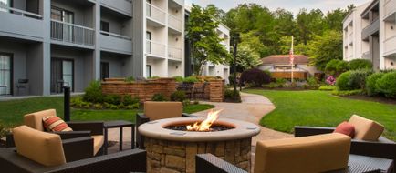 Courtyard by Marriott Lincroft Red Bank Exterior