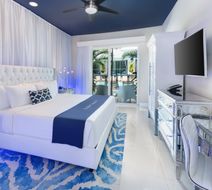 The Saint Key West, Autograph Coll Room