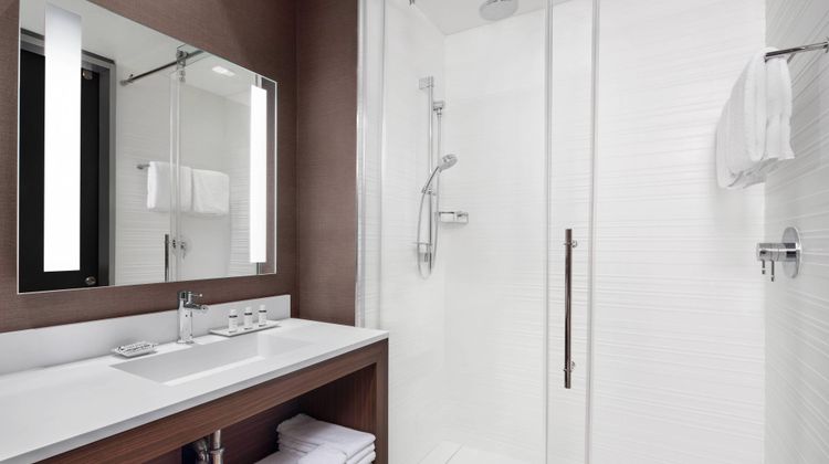 AC Hotel By Marriott Pittsburgh Downtown Room