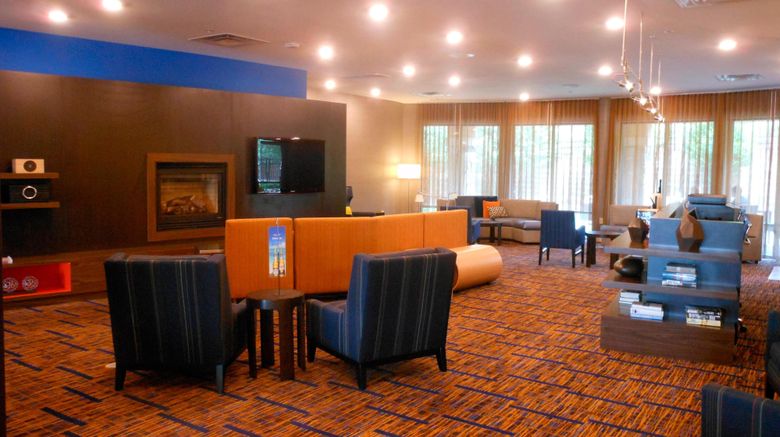 <b>Courtyard Pittsburgh Monroeville Lobby</b>. Images powered by <a href="https://www.leonardoworldwide.com/" title="Leonardo Worldwide" target="_blank">Leonardo</a>.