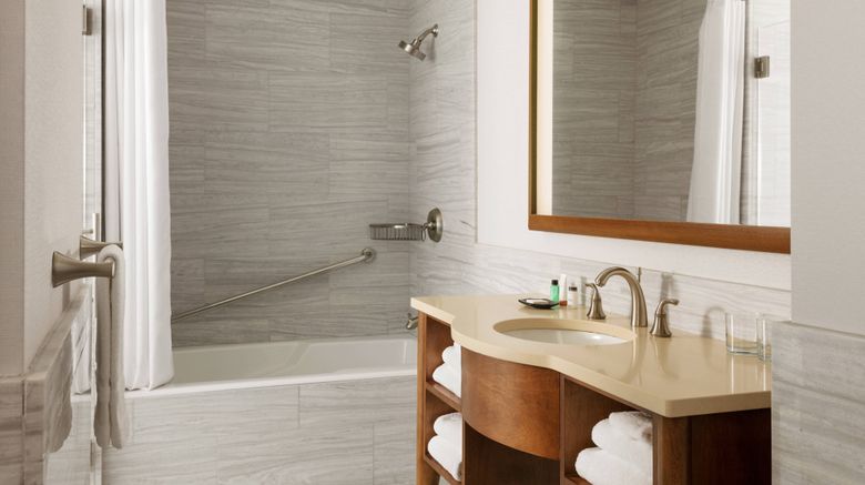 <b>Sheraton Tribeca New York Hotel Room</b>. Images powered by <a href="https://www.leonardoworldwide.com/" title="Leonardo Worldwide" target="_blank">Leonardo</a>.