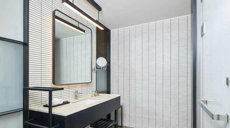 <b>Aloft Shijiazhuang Room</b>. Images powered by <a href="https://www.leonardoworldwide.com/" title="Leonardo Worldwide" target="_blank">Leonardo</a>.