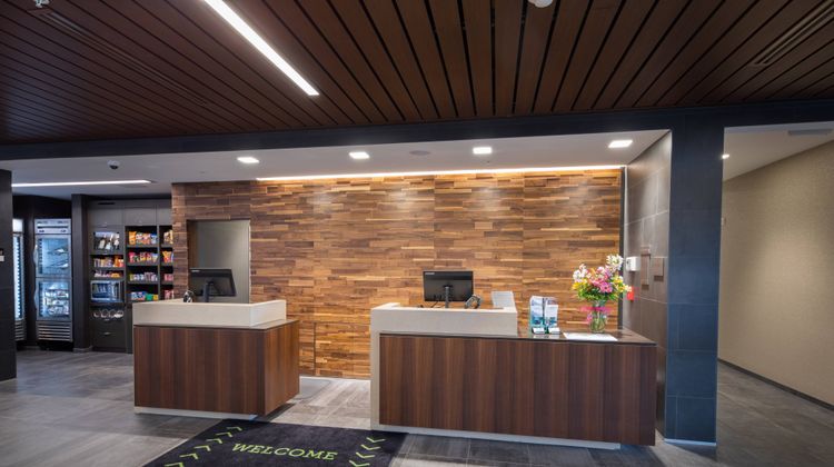 Courtyard by Marriott Russellville Lobby
