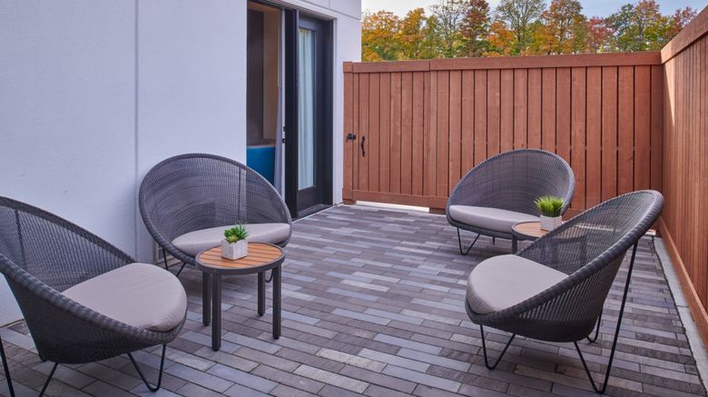 <b>Courtyard Petoskey at Victories Square Suite</b>. Images powered by <a href="https://www.leonardoworldwide.com/" title="Leonardo Worldwide" target="_blank">Leonardo</a>.