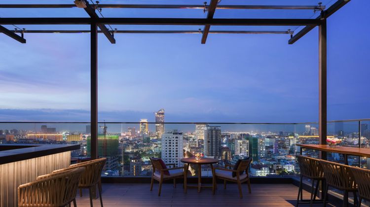 Courtyard by Marriott Phnom Penh Pool