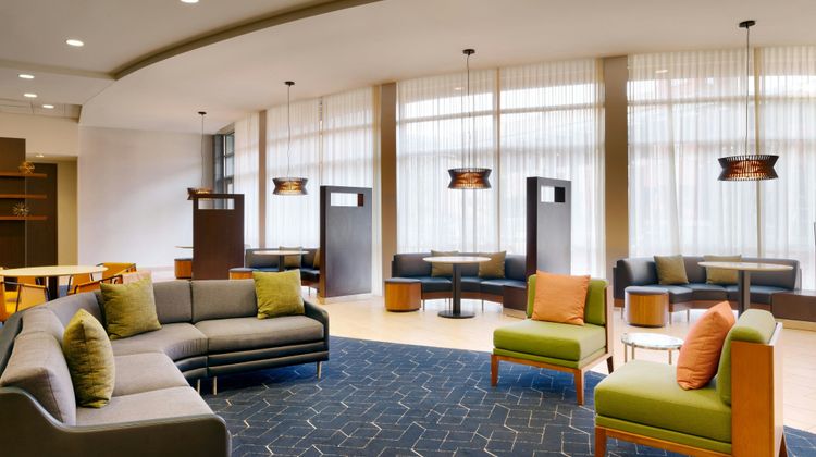 Courtyard by Marriott Lincoln Downtown Lobby