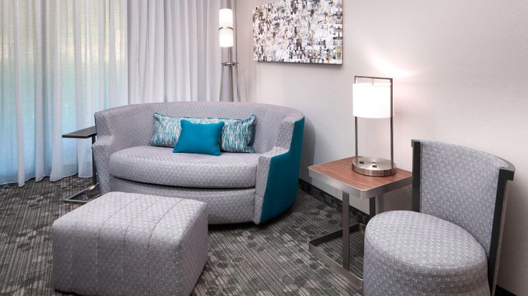 Courtyard by Marriott Pensacola Suite