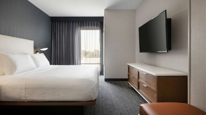 <b>Courtyard Fresno Clovis Room</b>. Images powered by <a href="https://www.leonardoworldwide.com/" title="Leonardo Worldwide" target="_blank">Leonardo</a>.