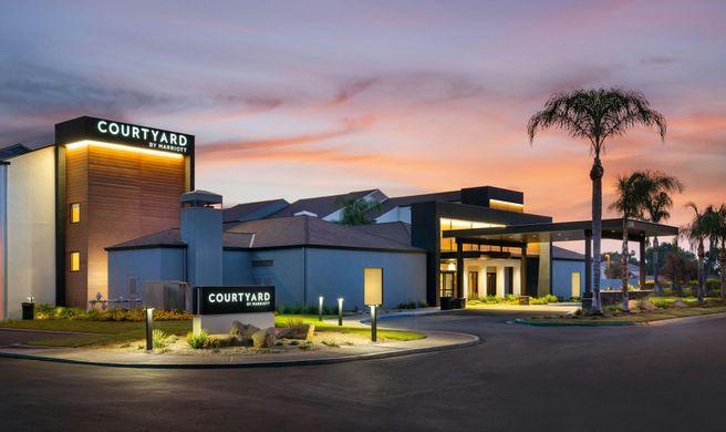Courtyard by Marriott Fresno Exterior