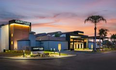 Courtyard by Marriott Fresno