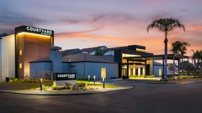 Courtyard by Marriott Fresno