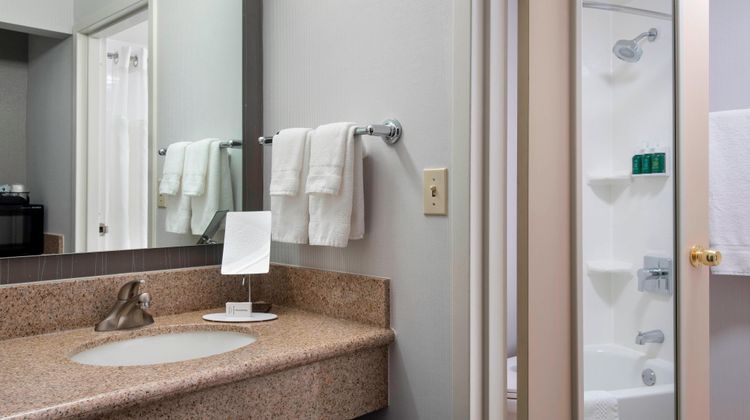Courtyard by Marriott Fishkill Room
