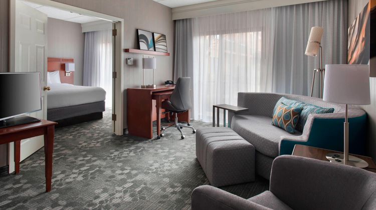 Courtyard by Marriott Fishkill Suite
