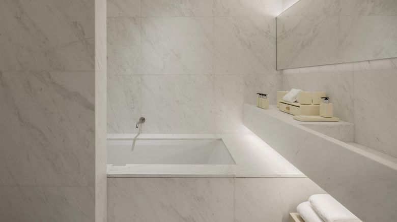 <b>Duxton Reserve Singapore Room</b>. Images powered by <a href="https://www.leonardoworldwide.com/" title="Leonardo Worldwide" target="_blank">Leonardo</a>.