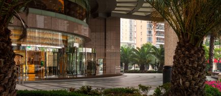 Renaissance Shanghai Pudong Hotel Exterior
