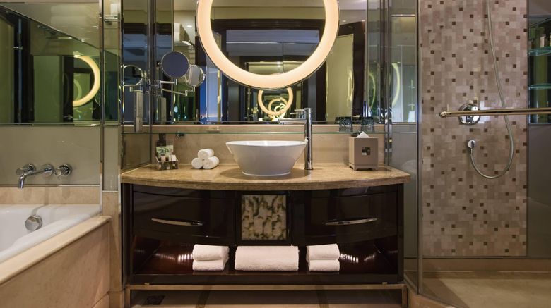 <b>Renaissance Shanghai Pudong Hotel Room</b>. Images powered by <a href="https://www.leonardoworldwide.com/" title="Leonardo Worldwide" target="_blank">Leonardo</a>.