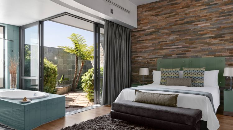 African Pride Melrose Arch, Autograph Suite