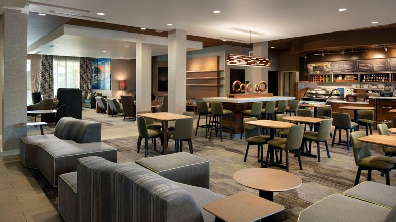 <b>Courtyard Maui Kahului Airport Lobby</b>. Images powered by <a href="https://www.leonardoworldwide.com/" title="Leonardo Worldwide" target="_blank">Leonardo</a>.