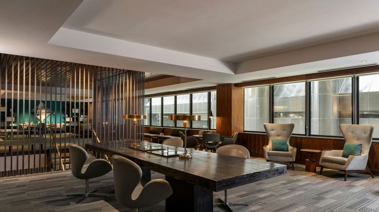 Le Meridien Houston Downtown Lobby
