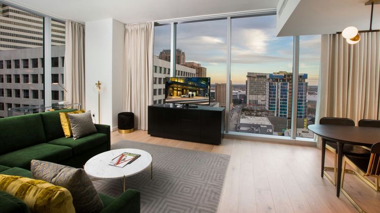The Laura Hotel, Autograph Collection Suite