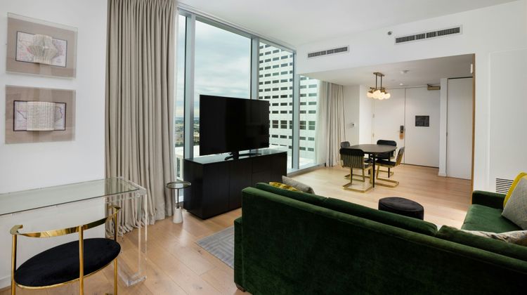 The Laura Hotel, Autograph Collection Suite