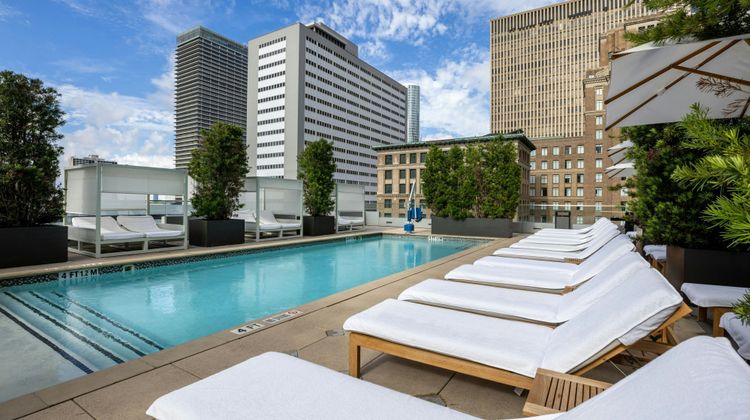 The Laura Hotel, Autograph Collection Pool