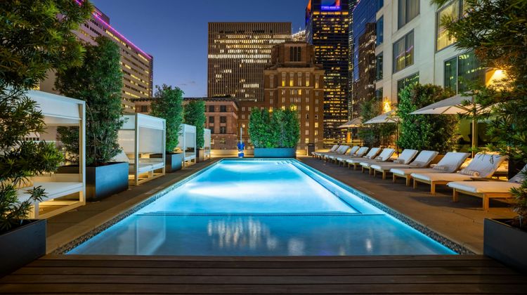The Laura Hotel, Autograph Collection Pool