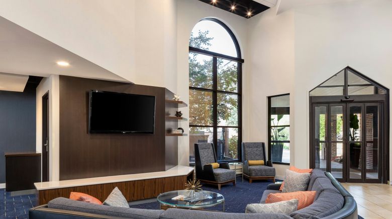 <b>Courtyard La Crosse Downtown/Riverfront Lobby</b>. Images powered by <a href="https://www.leonardoworldwide.com/" title="Leonardo Worldwide" target="_blank">Leonardo</a>.