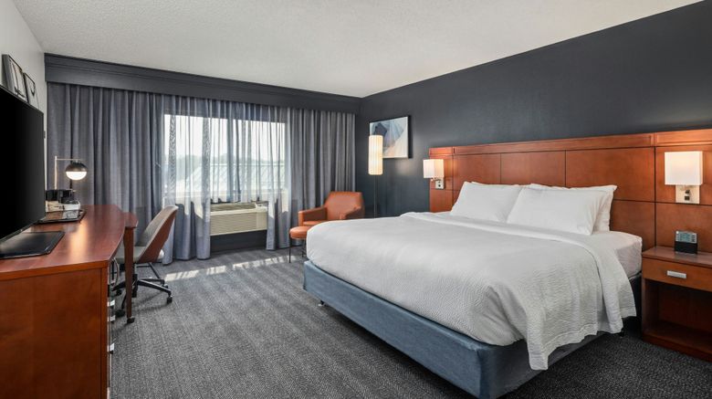 <b>Courtyard La Crosse Downtown/Riverfront Room</b>. Images powered by <a href="https://www.leonardoworldwide.com/" title="Leonardo Worldwide" target="_blank">Leonardo</a>.