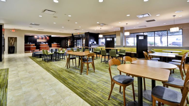 <b>Courtyard by Marriott Houston I-10 West Lobby</b>. Images powered by <a href="https://www.leonardoworldwide.com/" title="Leonardo Worldwide" target="_blank">Leonardo</a>.