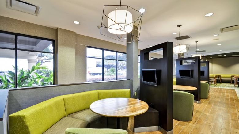 <b>Courtyard by Marriott Houston I-10 West Lobby</b>. Images powered by <a href="https://www.leonardoworldwide.com/" title="Leonardo Worldwide" target="_blank">Leonardo</a>.