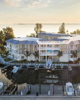Waterline Villas & Marina, Autograph Col