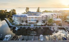 Waterline Villas & Marina, Autograph Col