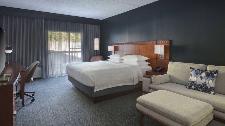 <b>Courtyard by Marriott Norwalk Room</b>. Images powered by <a href="https://www.leonardoworldwide.com/" title="Leonardo Worldwide" target="_blank">Leonardo</a>.